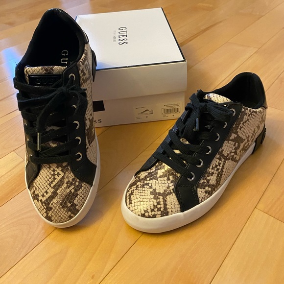 Gorgeous Guess sneakers - Picture 1 of 8